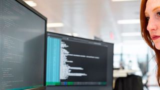 Das teils mühsame Coding einzelner Programmierzeilen gehört mit dem modularen Low-Code-Ansatz der Vergangenheit an. (Bild: gemeinfrei)