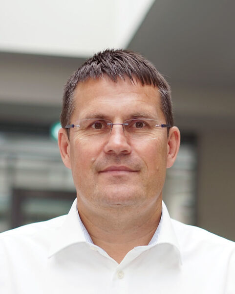 Jens Fröhlich ist Branchenmanager Medizintechnik bei der Ettlinger Software-Schmiede Oxaion. Er zeigt auf, warum die vorkonfigurierte ERP-Software „Oxaion easy Medizintechnik“ … (Oxaion)