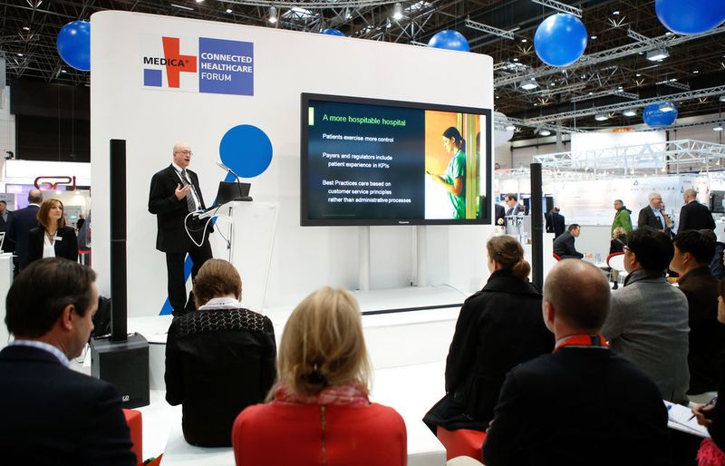 Zum Hotspot für alle Wearables-Interessierten wird 2017 die Medica, unter anderem mit dem Medica Connected Healthcare Forum in Halle 15, das den Wearables eigene Sessions widmet. (Messe Düsseldorf/ctillmann)