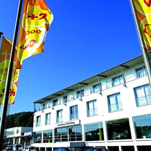 Das Autohaus Scherhag, Mitglied in der Arbeitsgemeinschaft Straße und Verkehr e.V., ist wie elf Kooperationspartner von den Vorteilen des Online-Einkaufs überzeugt.