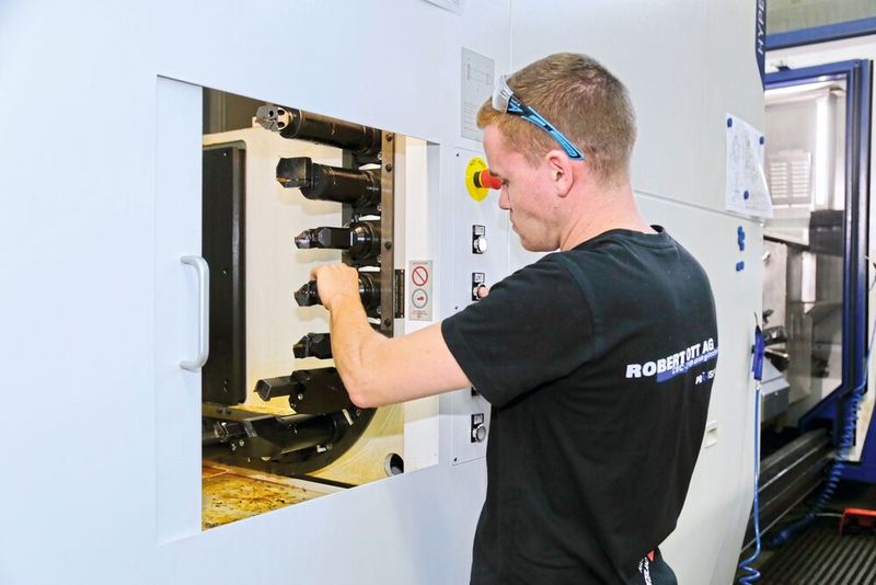 Das Werkzeugkettenmagazin ist auf eine optimale Zugänglichkeit von vorne für die Werkzeugrüstung und Inspektion ausgelegt. (Bild: Anne Richter, SMM)