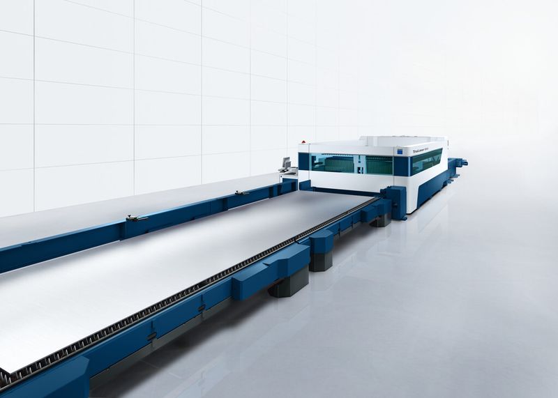 Die Überformatmaschinen bearbeiten Bleche bis zu einer Länge von 16 m. Sie sind ab sofort mit neuen Funktionen erhältlich. (Bild: Trumpf)