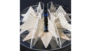 Bild 1: Mit der 3D-Antenne IsoLOG 3D wird Technik zur Kunst erhoben (Bild: AARONIA)