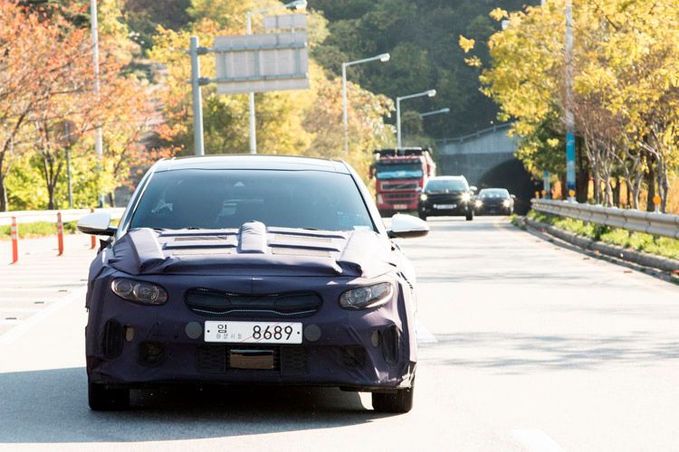 Für den Antrieb sorgen ein Zweiliter-Benziner mit 113 kW/154 PS und ein 50 kW/67 PS starker Elektromotor. Zusammen schicken sie 149 kW/202 PS an die Vorderräder. (Foto: Kia)