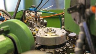 Bei einem Retrofit von Maschinen mit hohem Mechanikanteil - etwa Pressen - lassen sich Einsparungen gegenüber einer Neuanschaffung von über 90 % erreichen. (Thomas Kramer-Wolf/Wieland)