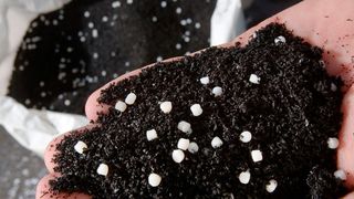 Vestenamer von Evonik ermöglicht effizientes Recycling von Altreifen. (Bild: Wolfram Scheible / Degussa)