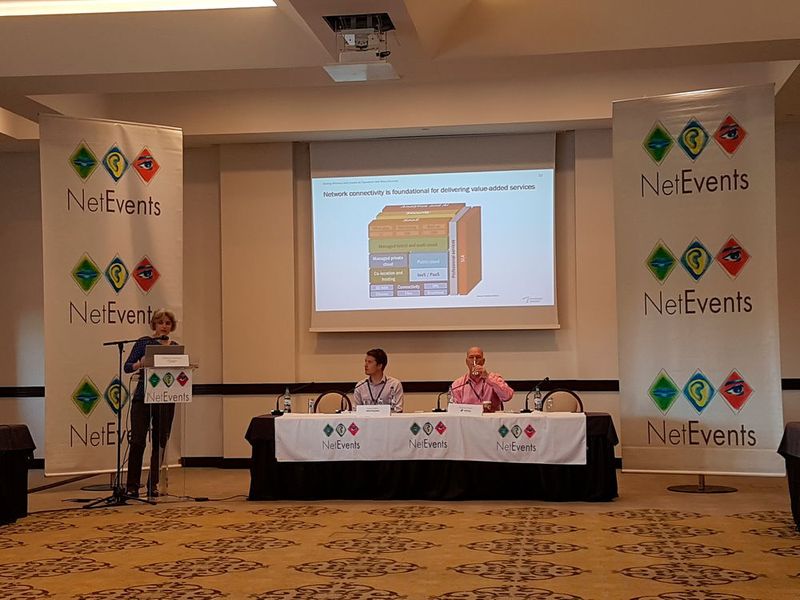 Round Table: Calling Winners And Losers As Operators Add More Services mit Catherine Hammond, Principal Analyst bei Analysys Mason, Atchison Frazer, Worldwide Head of Marketing bei Versa Networks, und Philip Griffiths, Head of EMEA Partnerships bei NetFoundry. (Oliver Schonschek, Insider Research)