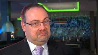 Michael Schmelz zu CRM und zur Rolle der Mitarbeiter bei der Umsetzung einer CRM-Philosophie (YouTubePlayer_23497_mediaTREFF)