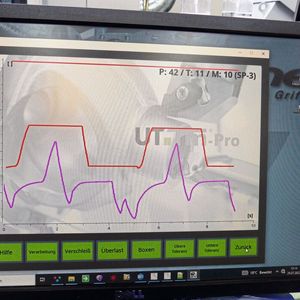 Neben der „idealen Notbremse“ lassen sich mit UT-Tm-Basic über die Schnittkraft Grenzen setzen und klar definieren, wann eine Warnung erfolgt.(Bild:  Uttec/Höhne)