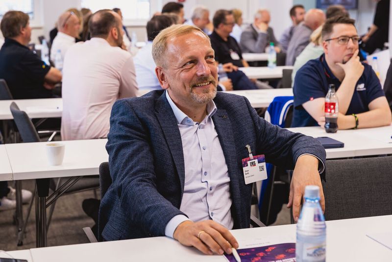 Impressionen vom 24. Würzburger EMS-Tag: Im Mittelpunkt standen aktuelle Branchenthemen, praxisnahe Impulse und insbesondere der persönliche Austausch innerhalb der EMS-Community. (Bild: Stefan Bausewein)