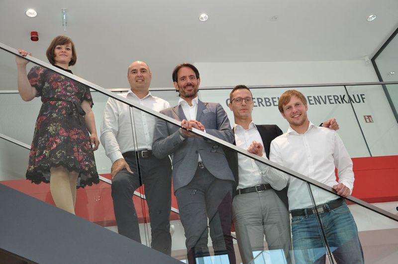 Erdacht und umgesetzt werden die Online-Vertriebsansätze der Seat-Niederlassung Berlin von (v. li.) Maria Wessel, Marketing Seat Niederlassungen, Niederlassungs- und Serviceleiter Mike Grundmann, Erik Händler, Leiter Seat-Niederlassungen Deutschland, Michael Hesche, Verkauf Großkunden, und Felix Grünwald, Mitarbeiter Marketing. (Grimm / »kfz-betrieb«)