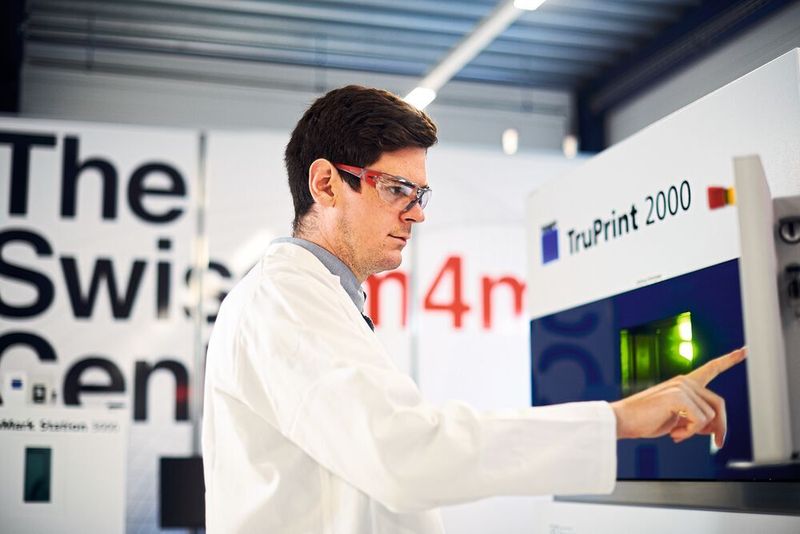 Die Truprint 2000 von Trumpf überzeugt das Team vom Swiss m4m Center vor allem durch die hohe Präzision, mit der der 300-Watt-Faserlaser mit  einem Strahldurchmesser von 55 Mikrometer Strukturen aufbaut. (Benedikt Schnermann/Trumpf)