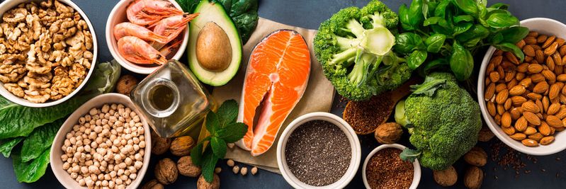 Können Menschen in der zweiten Lebenshälfte ihre Gesundheit durch eine bestimmte Ernährungsweise beeinflussen? Aktuelle Ergebnisse aus dem Kompetenzcluster der Ernährungsforschung „NutriAct“ liefert Antworten. (Symbolbild)(Bild:  kucherav - stock.adobe.com)