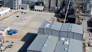 Clariant hat die erste kommerzielle Sunliquid-Großanlage für die Produktion von Zellulose-Ethanol aus Agrarreststoffen errichtet. (Clariant)