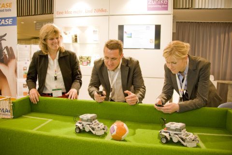 Und wo Männer sind, darf Fußball nicht fehlen: Ausstellerexponat von Zühlke mit Fun-Faktor. (Archiv: Vogel Business Media)