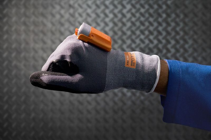 Präsentation des ersten intelligenten Handschuhs für die Industrie. (Bild: ProGlove)