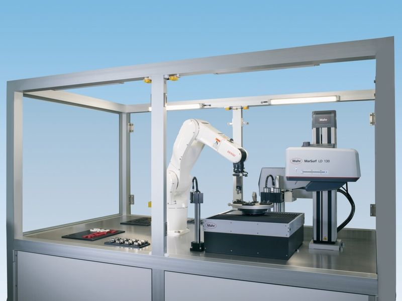 Automatische Teileerkennung, Teilebeschriftung und Roboterhandling sind neuer Möglichkeiten der Messetechnik in heutigen und zukünftigen Produktionssystemen. (Bild: Mahr / Beisert & Hinz)