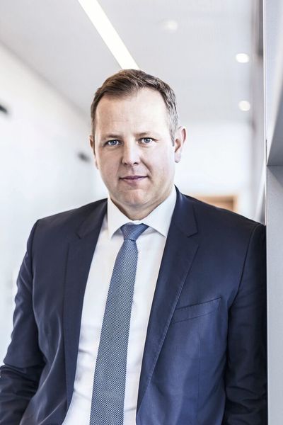 Frank Huber übernimmt zum 1. Juni 2019 die Leitung des Geschäftsbereichs Licht beim Automobilzulieferer Hella. Er war bislang stellvertretender Geschäftsführer dieses Bereich und folgt in dieser Position auf CEO Rolf Breidenbach.  (Hella)