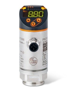 Red Dot Award 2015 - Drucksensor Redesign PN von ifm electronic: Der Redesign PN misst den physikalischen Druck in Anlagen. Seine hohe Überlastfestigkeit und robusten Materialien machen den Sensor auch in einer rauen Umgebung einsetzbar. Der Sensorkopf und die Prozessanschlüsse lassen sich in jede beliebige Richtung drehen und flexibel ausrichten. Das Farbdisplay wechselt von Grün auf Rot, um Gefahrenbereiche zu visualisieren. Auch die von allen Seiten einsehbaren Schaltzustand-LEDs sind schnell und eindeutig lesbar. (Bild: Red Dot)