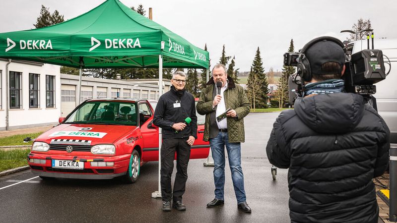 ..wo Peter Diehl, Redakteur »Fahrzeug+Karosserie« mit unterschiedlichen Gesprächspartnern das Programm gestaltete. (Bild: Stefan Bausewein)