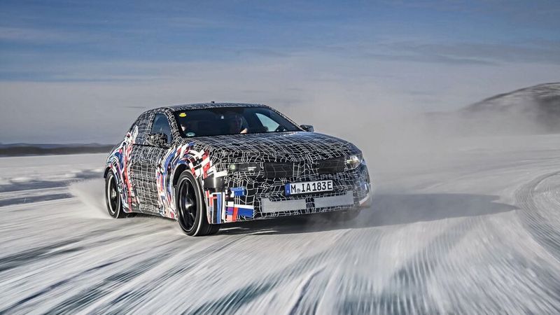 In allen vollelektrischen Modellen der BMW M Neuen Klasse sorgen zwei elektrische Antriebseinheiten an Vorder- und Hinterachse mit je einem Elektromotor pro Rad für eine BMW M typische Fahr-Performance.(Bild:  BMW AG)
