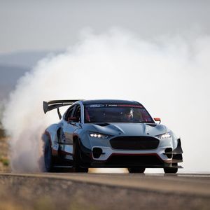 Ford Mustang Mach E 1400 Vollelektrisches Rennfahrzeug Mit 1 419 Ps