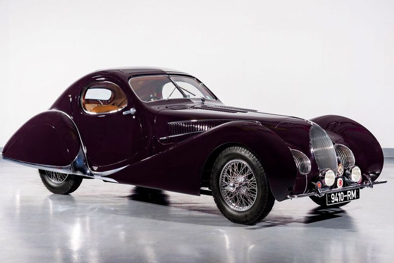 Platz 4: Das 1938 Talbot-Lago T150-C SS Teardrop Coupé wechselte bei einer Auktion für 13,4 Millionen Dollar den Besitzer. Von dem Franzosen entstanden nur 16 Exemplare.  (Bild: Gooding)