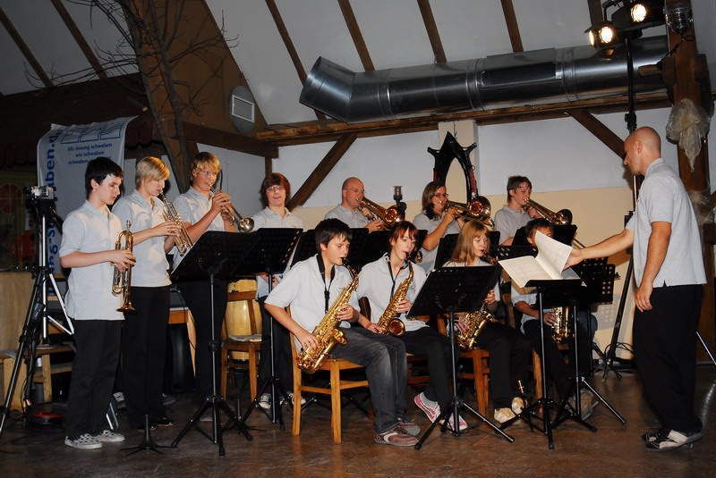 Sorgte für gute Laune: Die Big-Band des Holbein Gymnasiums. (Archiv: Vogel Business Media)