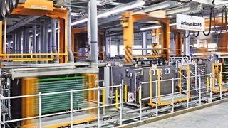 Mit der umgerüsteten Galvanikanlage kann die Holzapfel Group Stahl, Edelstahl, Buntmetalle und bald auch Aluminium mit Chemisch Nickel beschichten. (Holzapfel Group)