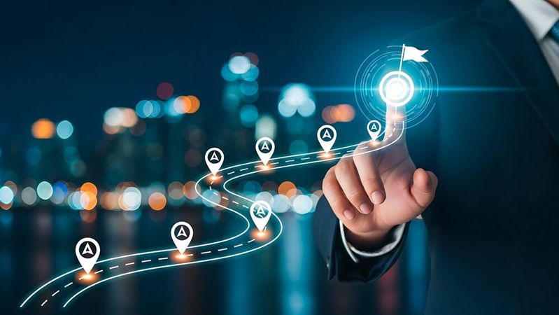 Insbesondere im Mittelstand ist es wettbewerbsentscheidend, vorhandenes Wissen bestmöglich zu nutzen. KI hilft, Wissenslücken aufzufüllen, das Know-how zu strukturierern und für die Nutzung durch weitere KI-Tools aufzubereiten. Doch oft fehlt den Firmen eine Roadmap.  (Bild: ©  Syeda - stock.adobe.com / KI-generiert)