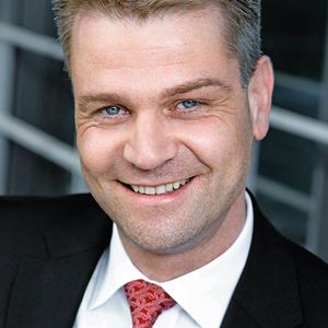 „Aus unserer Sicht sind zwei Aspekte vordringlich: die Digitalisierung beziehungsweise Visualisierung der Werkzeugmaschine sowie deren Vernetzung“, meint Prof. Christian Brecher zu den Anforderungen an die Maschine der Zukunft.