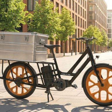 Rotationsgegossene Kunststoff-Laufräder von igus erhöhen die Zuverlässigkeit von Cargobikes im harten Lieferalltag. (Bild: Igus)