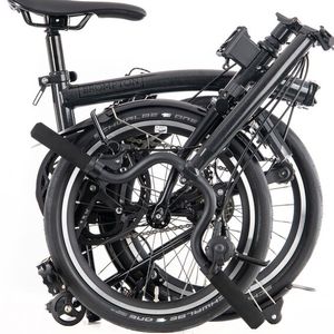Die P Line faltet so kompakt wie man es von einem Brompton gewohnt ist.(Bild:  Brompton)