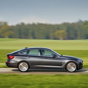 (BMW)