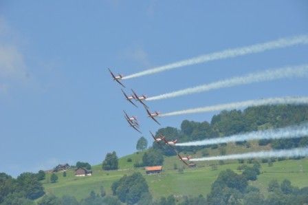 Cérémonie haut en couleur pour la population, les employés de Pilatus et tous les fans de l'aviation suisse. (Image: SMM/Reinshagen)