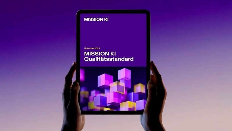 Mission KI: Der nicht verpflichtende, freiwillige Qualitätsstandard für KI-Systeme, die unter den EU-Anforderung für Hochrisiko-KI angesiedelt sind, soll vor allem KMUs dabei helfen, nachweisbare Qualität und vergleichbare Kriterien für KI-Systeme bereitzustellen.(Bild:  Mission KI)