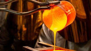 Forscher aus Jena verfolgen den Weg, neuartige Gläser mit gewünschten Eigenschaften, aus dem „unendlichen Universum“ der möglichen Elementkombinationen, gezielter zu finden. Dabei hilft einmal mehr der Computer, aber auch altehrwürdiges Wissen von Otto Schott. (Bild: Uni Jena / J. Meyer)