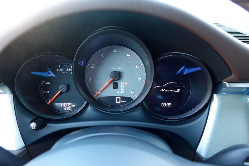 Typisches Porsche-Interieur mit klassischen Rundinstrumenten. So gehört sich das. (Sven Prawitz/»Automobil Industrie«)