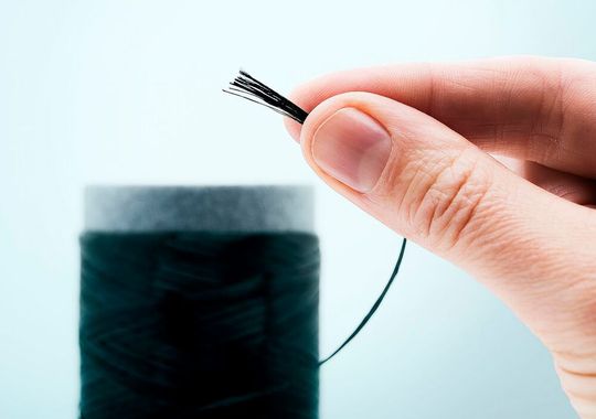 Am Fraunhofer-IAP entwickelt man eine Methode, mit der Carbonfasern produktiver, umweltschonender und auch noch anwendungsspezifischer hergestellt werden können ...(Bild:  Fraunhofer-IAP)