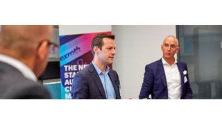 „Mit Ctrl X Automation haben wir radikal umgedacht“, erklärt Dr. Heiner Lang, bei Bosch Rexroth zuständig für Entwicklung und Automation bei der Präsentation im Vorfeld der SPS 2019, zusammen mit Steffen Winkler, Vertriebsleiter (im Bild rechts). (Tobias Etzer/Bosch Rexroth )