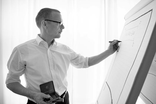 Bindung – die einzige Antwort auf Fachkräftemangel: Die Führungsakademie-Sylt bietet in Würzburg (30. Juli bis 1. August ) sowie in Hamburg (13. bis 15. August) ein neues Seminar für Führungskräfte an.(Bild:  THOMAS FAUST)