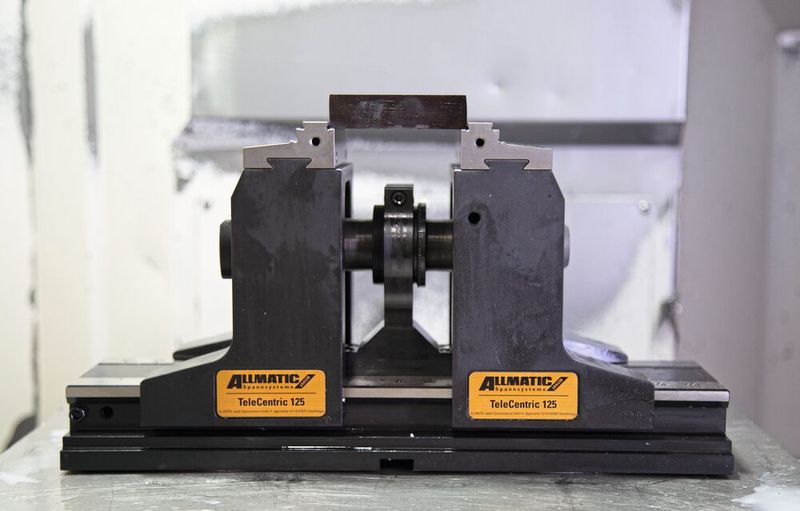 Der neue Tele Centric 125 bringt stolze 40 Kilonewton Spannkraft bei nur 60 Newtonmeter Anzugsmoment. Die Spannweite reicht von 44 bis 227 Millimeter. Mit Spannweiten-Adapter kann die Mindest-Spannweite von 44 auf 11 Millimeter reduziert werden.  (Bild: Allmatic-Jakob Spannsysteme GmbH)