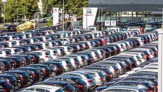 Das Flottengeschäft spielt bei vielen Autohändlern eine große Rolle. Mit der Fleetcar + Service Community haben VW-Händler bundesweit einheitliche Standards im Fuhrparkmanagement geschaffen. (Bild: © Autohaus Berolina)