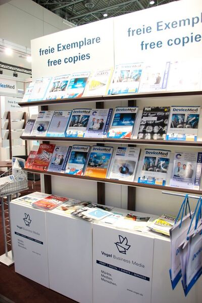 Neben Devicemed sind am Stand von Vogel Business Media auch Publikationen wie die Laborpraxis oder die Elektronikpraxis zu finden. (Bild: Schäfer)