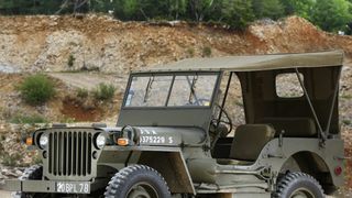 Eine Ausfahrt in einem Willys MB ist anders als in anderen Oldtimern. (Foto: Jeep)