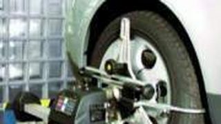 Mit einem Achvermessungssystem lassen sich die Spur und der Sturz vermessen. (Archiv: Vogel Business Media)