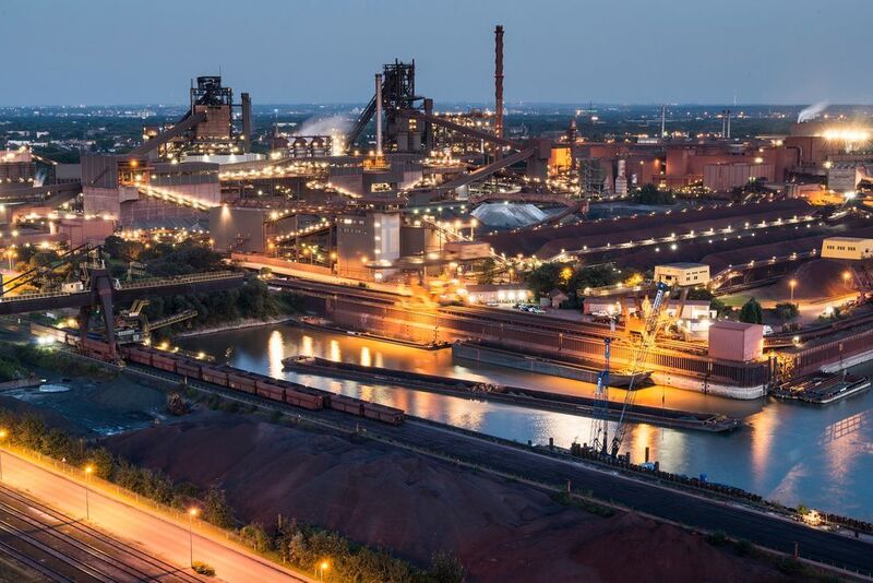 Aus kleinsten Anfängen vor 126 Jahren hat sich ein riesiges Produktionswerk für Qualitätsflachstahl entwickelt. Duisburg ist nach wie vor der größte Stahl-Standort in Europa. (Rainer Schroeer)