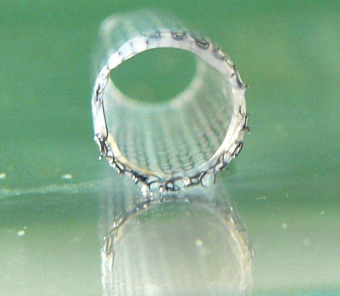 Zellbesiedelter Stent aus textilem Trägermaterial: Die Gefäßstütze ist ein Transplantat für Lungenkrebs-Patienten. (Bild: ITA/RWTH Aachen)