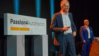 Florian Schneeberger, CEO von B&R und Paolo Salvagno, Managing Director von B&R Schweiz bei der Begrüssung der Gäste
 (Bild: B&R/Pfeiffer)