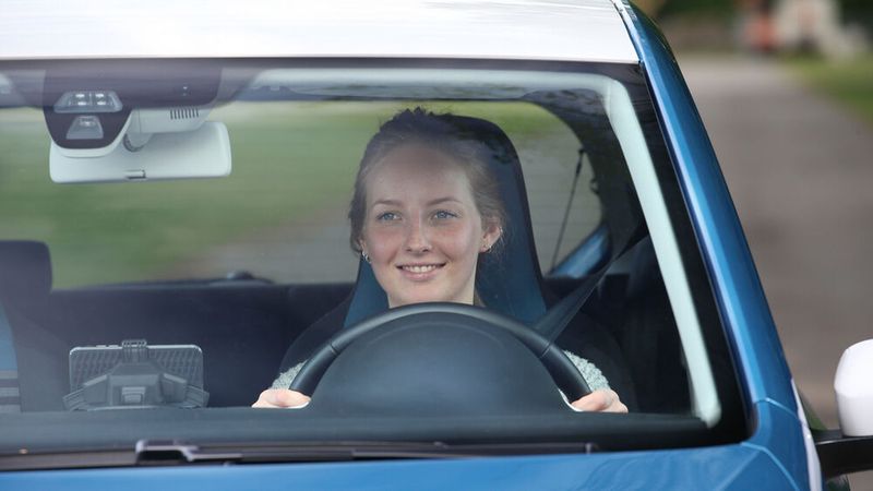 Fahrschüler müssen im Moment teilweise länger auf ihren Prüfungstermin warten.(Bild:  SP-X)